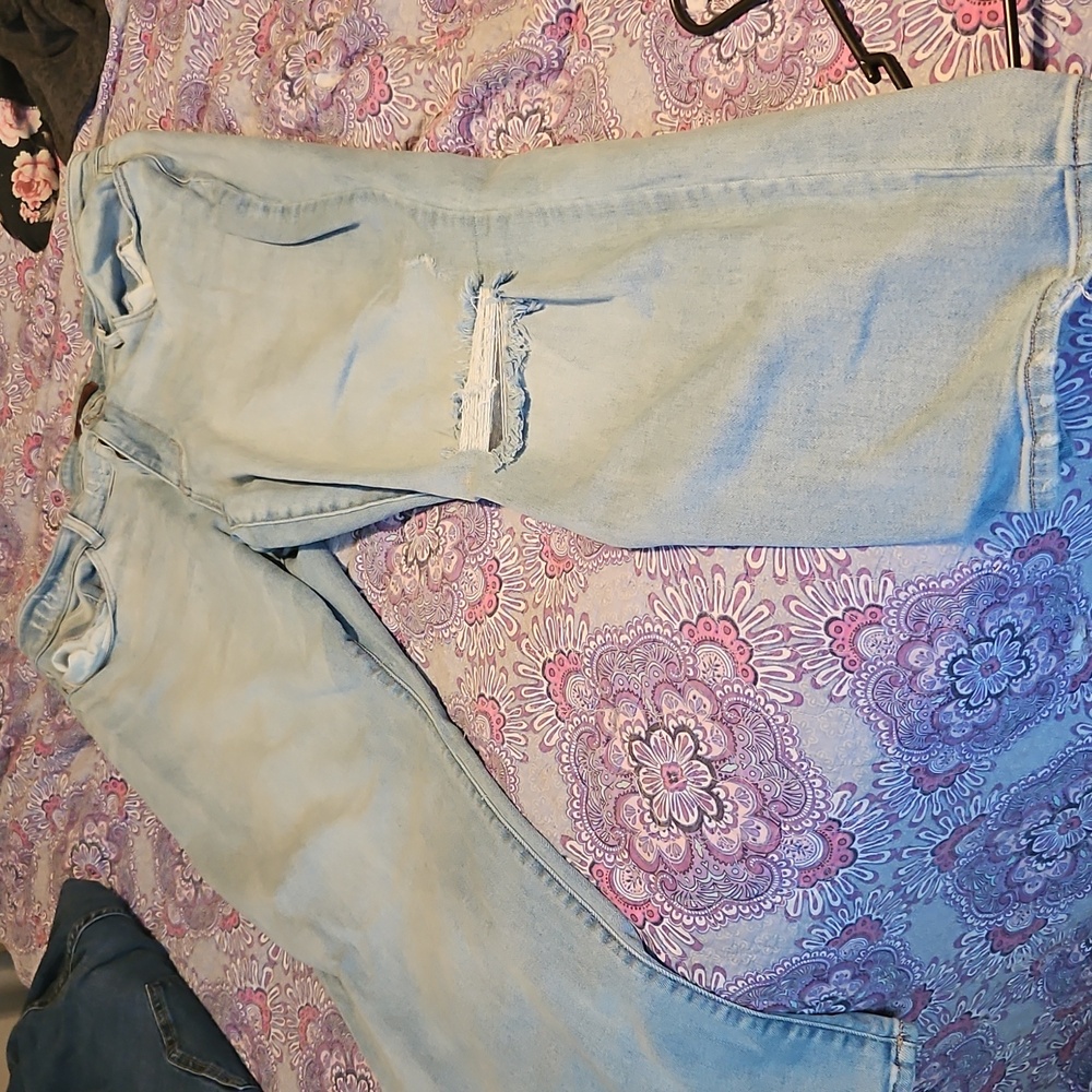 Judy Blue Light Wash Distressed Boyfriend Jeans